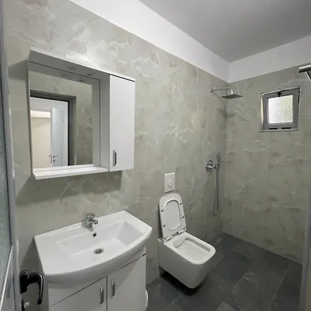 Aparthotel Borsh شقة فندقية
