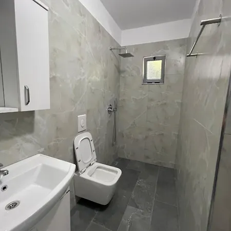 Aparthotel Borsh شقة فندقية